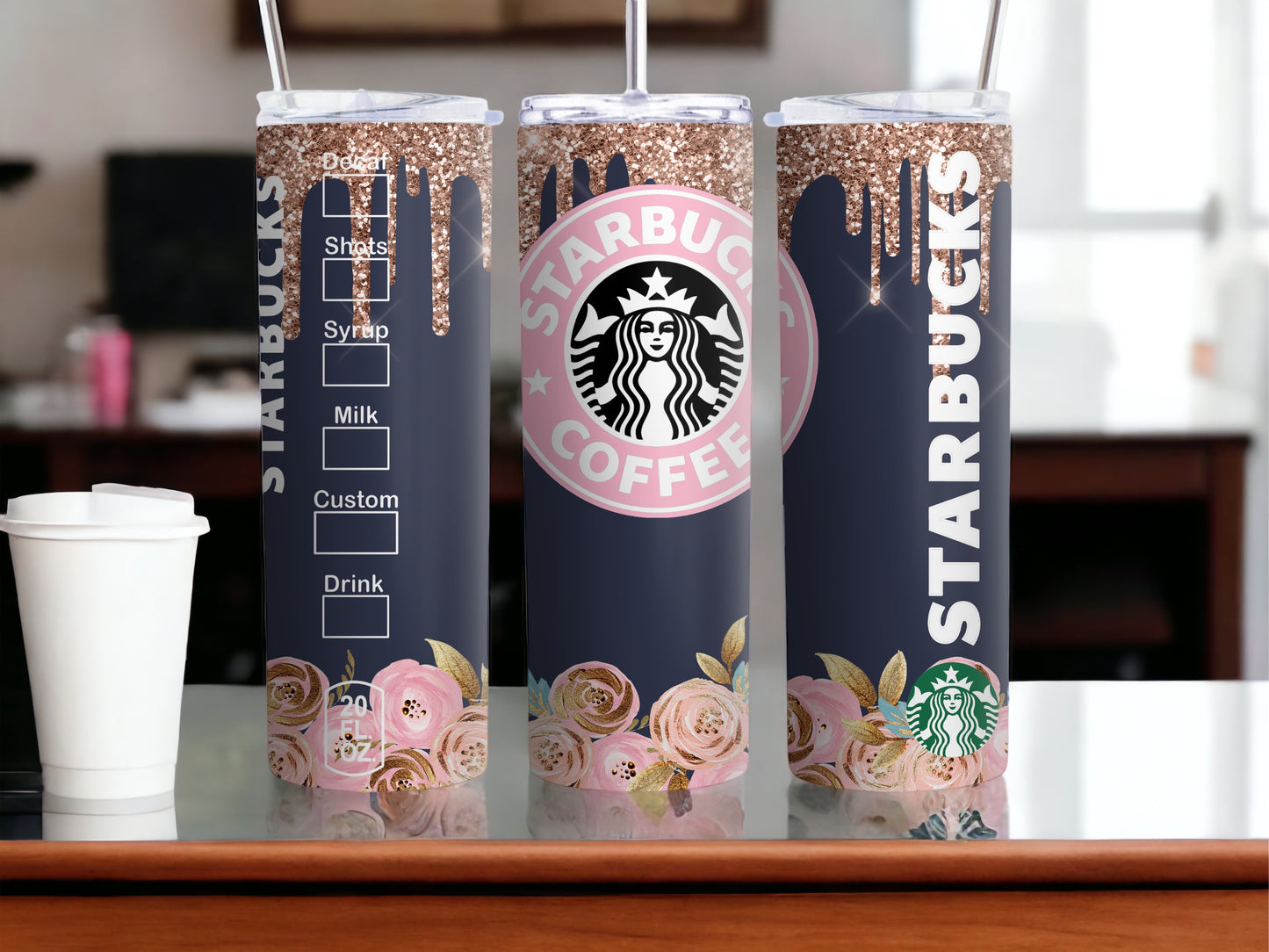 Vaso con diseño floral rosa y azul inspirado en Starbucks