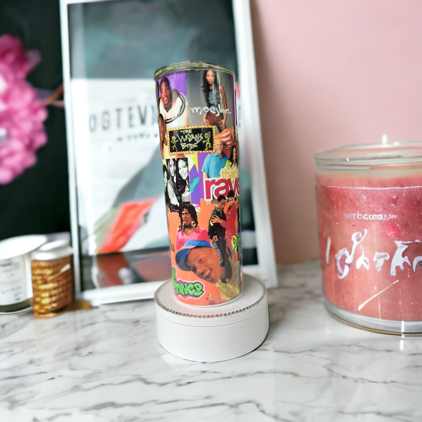 Vaso estrecho con temática de los años 90