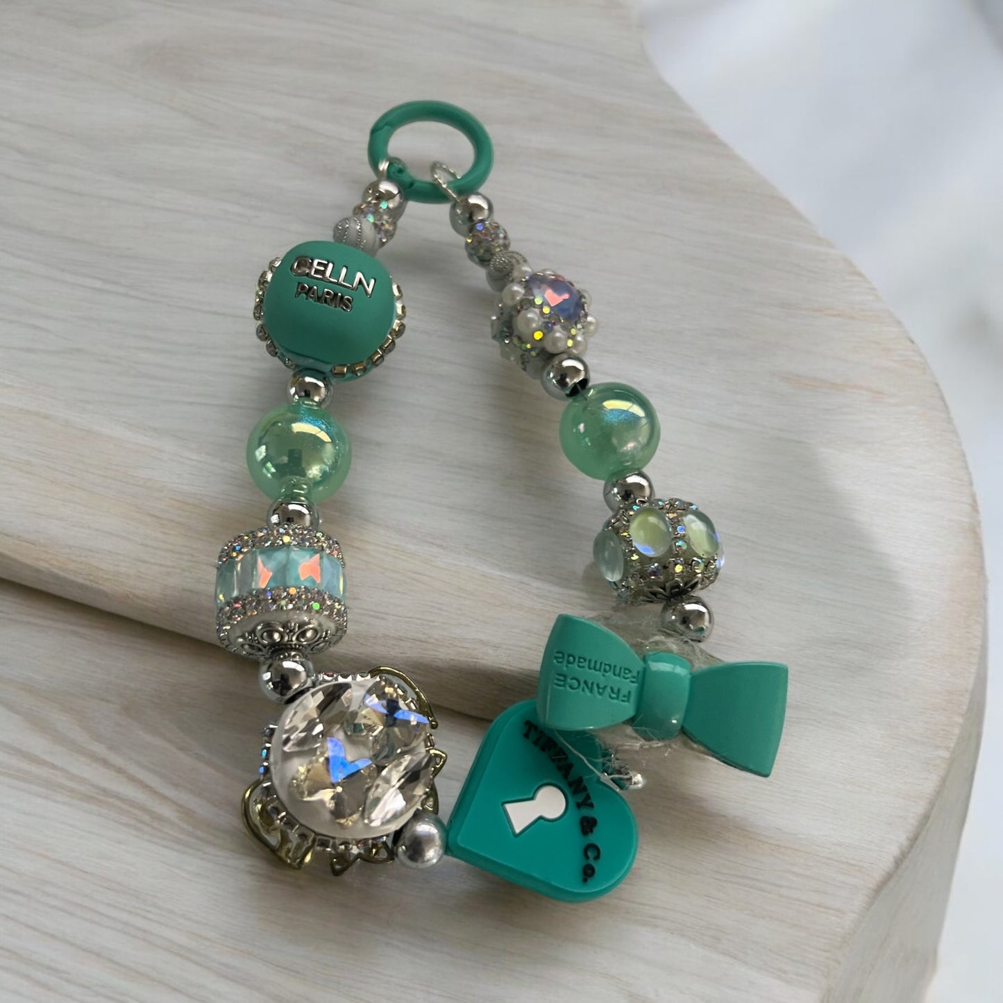 Llavero de pulsera inspirado en el diseño de Tiffany Blue